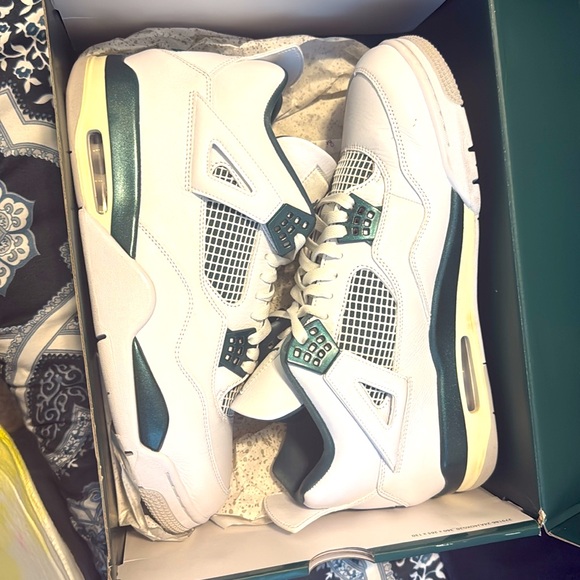 Jordan 4 Retro Like New! - Picture 6 of 6
